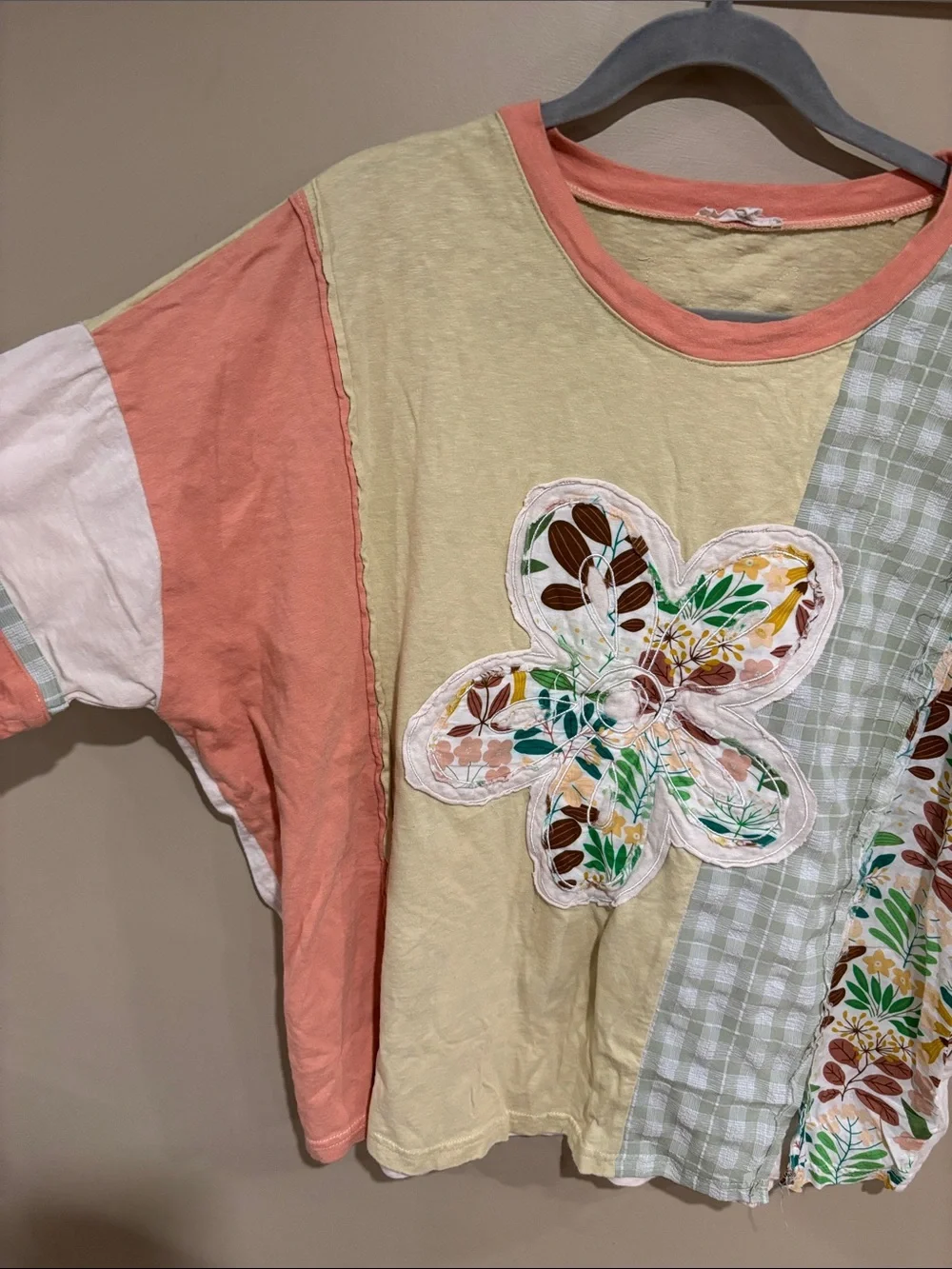 Easel flower boho patchwork tee - Picture 4 of 7